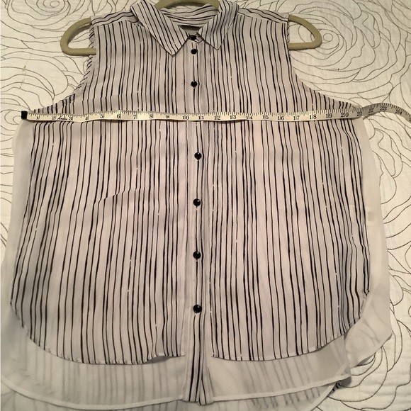 White blouse with black stripes - Picture 1 of 4